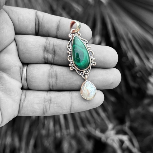 925 Sterling Silver Green Malachite & Pearl Pendant – 10g